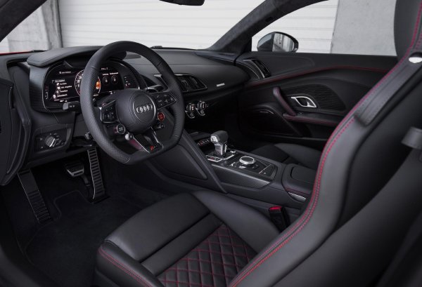 Слабости - не е толкова игриво, когато е поставено на ръба, много лакомо за гориво, все още е скъпо за покупка.

Силни страни - пристрастяващ V10 двигател, изискани маниери на пътуване
