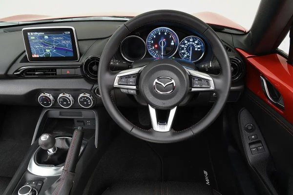 Силни страни - изключителен баланс при возене и управление, ефективност, ниски текущи разходи.

Слабости - шум от вятър при скорост, ограничено място за съхранение, липсва настройка на позицията на водача.
