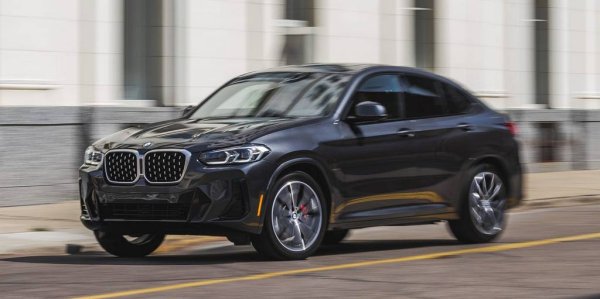 Спрямо миналата година: 241% 
Най-продаваното BMW в България тази година, макар и само с един-единствен автомобил преднина пред Х3. Това е също и премиум моделът с най-голям ръст на годишна база на нашия пазар - цели 241%, на пръв поглед неочакван резултат за модел на седем години. Но всъщност няма нищо изненадващо: BMW потвърди, че спира производството в тази година и няма да има ново поколение, така че почитателите на Х4 побързаха да изкупят последните бройки. През 2027 на пазара ще се появи iX4, но вече като електромобил. 
Между другото ако BMW бе обединило почти идентичните SUV (Х3) и крос-купе (X4) в един общ модел, както правеше Mercedes при GLC и GLE, тогава това щеше да е най-продаваният премиум автомобил у нас с голям аванс. 
