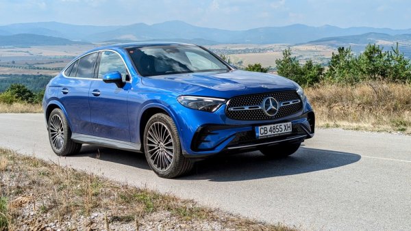 Спрямо миналата година: 38% ръст
Компактният кросоувър на Mercedes смени поколенията през 2022. Тази година върви към рекордно постижение, като само през октомври е добавил 37 нови регистрации. Как изглежда подреждането на най-популярните версии: начело е GLC 200 4Matic (60 регистрации), пред AMG GLC 43 (52 бройки), GLC 220 D 4Matic (51) и GLC 300 4Matic (33). 
