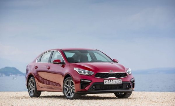 Още един представител на корейската марка, но в случая това вече е новата генерация на модела. При него заявеният обем е 502 литра, но реално те са 436 литра, което е достатъчно за второто място в класацията.
