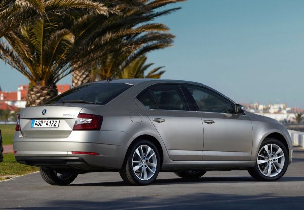 Убедителният победител в този експеримент е чешкият лифтбек, чийто багажник може да съперничи дори на комбита. При заявени от Skoda 568 литра товарният отсек събра 516 литра. Не бива да се забравя, че чехите предлагат и комби, но заради по-високата му цена, то не е включено в този тест.
