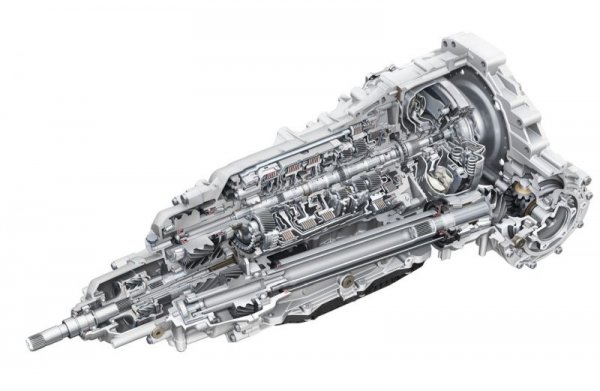 Срещан най-вече в Q8, това си е добрият стар 8-степенен хидротрансформатор на ZF Friedrichshafen - един отличен апарат, който се ползва също от BMW, Jaguar и Land Rover, Jeep и кой ли не още. Освен отлични реакции, той притежава и доста добра надеждност - но също изисква редовна смяна на маслото, на 60-70 хиляди километра. 
Впрочем маслото трябва да се подменя и на Haldex-съединителя при онези модели, които имат задвижване на четирите колела. 
