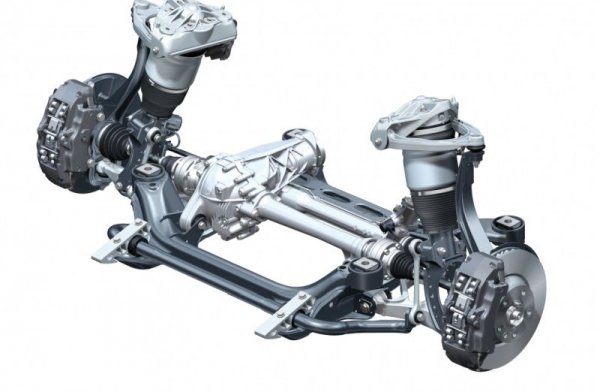 Даже по специфичните български пътища предното окачване на Audi спокойно изминава 100 000 и повече километра без проблеми. А и след това ремонтите са дребни - подмяна на втулки или стабилизаторни стойки. 
С много добра репутация се ползва и пневматичното окачване при върхови модели като Q7. 
