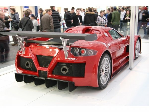 Базисната му цена в Германия е 260 000 евро.