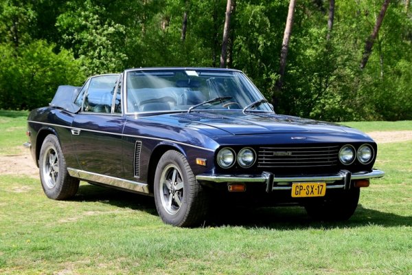 Споменахме за слабостта му към шевролетите, но всъщност най-любимите коли на Бонзо са били Jensen Interceptor. Произвеждани в околностите на Бирмингам, близо до родното му място, те са всъщност най-предпочитаният модел от рок барабанистите. Джинджър Бейкър от Cream е притежавал поне три, Interceptor са карали също Мич Мичъл от Jimi Hendrix Experience и Мик Флийтууд от Fleetwood Mac. Но Бонъм ги слага в малкия си джоб. През годините е имал седем или осем Jensen-а, даже и Джейсън не е сигурен точно колко. Трите кабрио версии са били с регистрационни номера JB11, JB12 и JB7.
