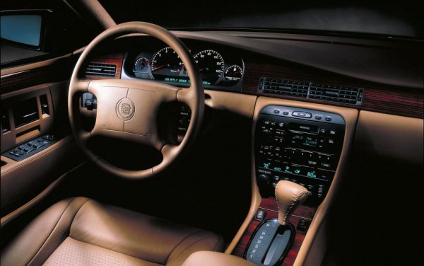 Eдва през 1996 обаче на пазара се появяват автоматичните чистачки във вида, в който ги познаваме днес, изобретени от австралиеца Реймънд Ноак. General Motors представя технологията &bdquo;Rainsense&ldquo; в моделите Cadillac STS, Eldorado и DeVille от същата година. Тази технология разчита на инфрачервени светодиоди и сензор, монтиран зад огледалото за обратно виждане. Сензорът засича колко от излъчваната от диодите инфрачервена светлина се отразява обратно. Когато по стъклото има капки, отразената светлина намалява. 
