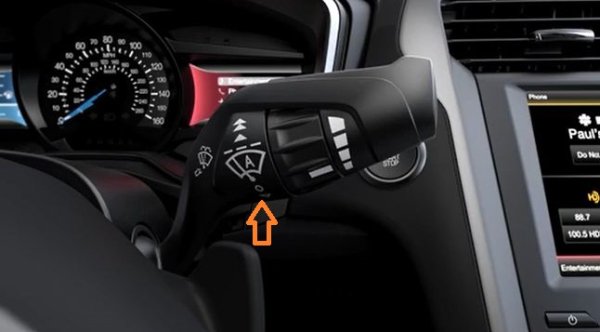 Автоматичните чистачки са удобство за повечето хора, но могат да създадат проблем, когато вкарате колата си в автомивка, особено в автоматизирана. Тогава системата трябва да е изключена. При повечето модели е достатъчно само да изместите лостчето за чистачките в нулева позиция. Някои автомобили имат и специален режим "автомивка", достъпен през информационната система, който засяга също електрическите странични огледала и други системи. 
