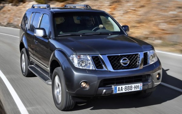 Въпреки приличната мощност и въртящ момент, както и солиден (резерв за усилване, двигателят се оказа проблемен. Едноредовата ролкова ангренажна верига често излиза от строя до 100 000 км. И за да бъде сменена, според инструкциите, е необходимо да демонтирате двигателя. При приблизително същия пробег маслените пръстени могат да заседнат и да започне разход на масло, а в най-лошия случай ще се появи и надраскване в цилиндрите.

Основният проблем е, че при всяко намаляване на производителността на маслената помпа, V9X завърта втулките. Течовете на междинния охладител и бързо запушения EGR клапан са дреболии на този фон. Потенциалният живот на двигателя е 250 000 км, което е несериозно за дизелов агрегат.
