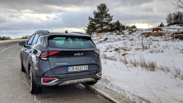 Вносителите на корейската марка не са актуализирали все още ценовите листи през 2023, дори и за бестселъра Sportage, който започва от 53 190 лева. Стартовата цена на Ceed e 39 490 лева, за Xceed - 45 490 лева. Kia Rio тръгва от 29 980 лева. 
