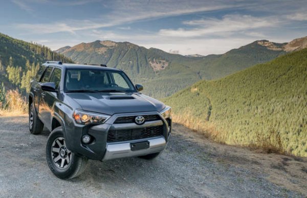 Превозни средства, които изминават повече от 200 000 мили - 4,6%
 
За да поче четирите десетилетия на служба на 4Runner, Toyota предлага специално издание за 40-ата годишнина през 2023 г., включващо екстериорна графика с трицветни райета от ерата на 80-те години. 4Runner постига разход от 15 л/100 км в града, но на магистрала той спада до 12 л/100 км.