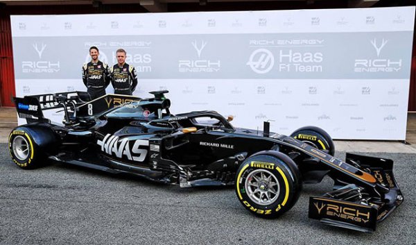 Haas F1 е един от само двата отбора, запазили пилотите си от миналата година – Ромен Грожан и Кевин Магнусен