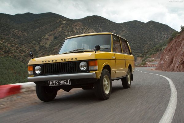 Range Rover дебютира като „автомобила по всички причини“ през 1970 г. Той се отличава с вечен дизайн и офроуд способности. Предефинира SUV като модно луксозно превозно средство в града, а не просто за разходка из провинциално имение. Това е и основната причина Land Rover да стане марка.