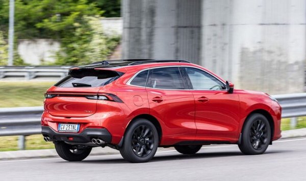 Forthing e търговска марка на китайската Dongfeng Liuzhou Motor, която е дъщерна компания на държавния гигант Dongfeng. Тя стъпи у нас в края на 2023, и малко повече от година по-късно вече е в Топ 20, с 258% ръст на годишна база. Това се дължи почти изцяло на един модел: T5 Evo, популярен вече като "китайското Ламборгини" заради някои прилики в дизайна с Urus. 

Най-продавани модели: 
T5 Evo - 65
4 U-Tour - 19
S50 EV - 2
