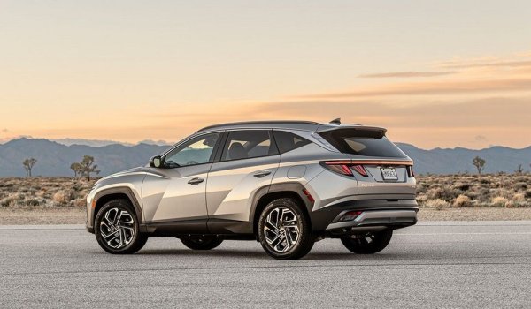 След небивалите ръстове по време на кризата за полупроводници, сега Hyundai прави крачка назад, с почти 30% спад на годишна база и загуба на две позиции в класирането. Основната причина е в намалелия интерес към бестселъра Tucson (-46%), чието радикално променено ново поколение трябва да се появи в края на тази или началото на следващата година. За сметка на това с 24% растат регистрациите на Kona. 

Най-продавани модели: 
Tucson - 80
Kona - 56
i20 - 28
i10 - 24
Ioniq 5 - 23 (включва и Ioniq 5 N)
