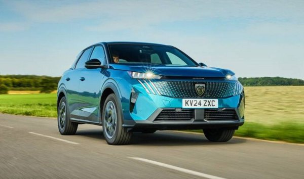 С 14% растеж на фона на свиващ се пазар, Peugeot се завръща в Топ 10. Главната заслуга е на новото поколение на 3008, което възроди замрелите миналата година продажби (+344%). Интересът към по-малкия кросоувър 2008 също е пораснал осезаемо (+64%). 

Най-продавани модели: 
Peugeot 3008 - 80
Peugeot 2008 - 74
Peugeot 5008 - 29
Peugeot 208 - 28
Peugeot 308 - 20
