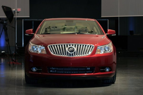 Кадри от премиерата на Buick LaCrosse в Детройт 