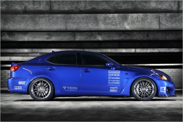 Lexus IS-F: намаленото тегло и големите колела осигуряват сигурно поведение на шосето
