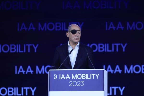 - Пазарът на електромобили очевидно е зависим от нивото на подкрепа, което те получават от правителствата. Знаете какво се случва в Германия след внезапното решение на правителството в Берлин да прекрати субсидиите. 
Там, където условията са еднакви за всички, очакваме да продължим доброто си представяне. Но не навяскъде е така: във Франция например бонусът за електромобили е обвързан с определени условия, и Spring не попада в обхвата му през 2024. Това неизбежно ще понижи продажбите ни. Но ние все така смятаме Spring за добро предложение, и за един от най-ефективните електромобили на пазара. 