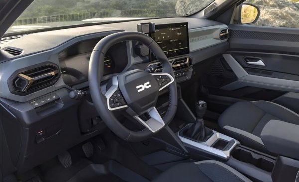 - Renault и Dacia са марки, които се допълват вазимно. Renault е марката, която води офанзивата в посока електрификация. Dacia иска да продължи да покрива традиционния пазар за двигатели с вътрешно горене, като развива и алтернативни задвижвания като втечнения петролен газ - един ефективен начин за понижаване на емисиите. Ще продължим да развиваме и хибридното задвижване. Над четвърт от поръчките за Jogger през 2023 са за хибридната версия, а при новия Duster очакваме още по-висок процент. Имаше логика да предложим електромобил в най-малкия пазарен сегмент със Spring. В бъдеще ще има и други електромобили, обогатяващи гамата на Dacia. Но електрическата офанзива на групата се води от Renault. Двете марки се допълват. Доказателството е, че и двете имат ръст през 2023. 