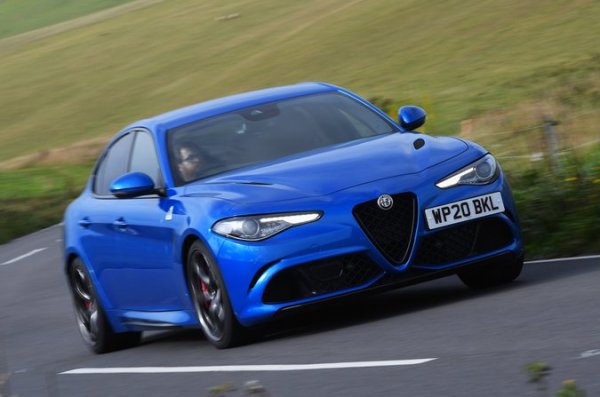 Alfa Romeo прави някои интересни и атрактивни автомобили, но е честно да се каже, че те също имат репутация на проблеми. Неговият модел Giulia (на снимката) е вторият най-ненадежден автомобил в класа на представителните автомобили с резултат от 82,5%.