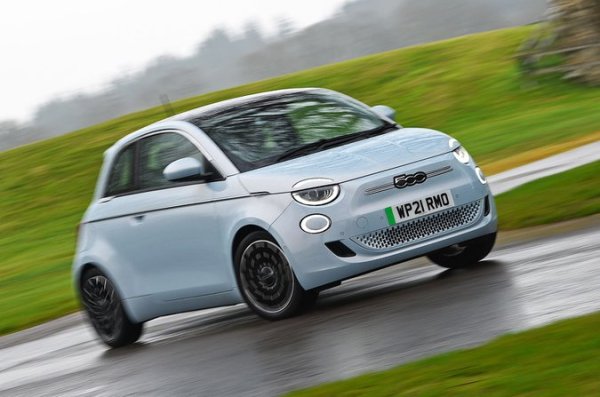 Според резултата на Fiat 500 (2008 г.) перспективите пред модела не са добри - с резултат от 88,0% това е четвъртата най-ниско оценена малка кола в нашето проучване. Собствениците на други модели на Fiat също не са впечатлени от надеждността на техните автомобили.