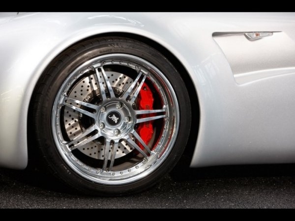 Теглото на Wiesmann GT MF5 е само 1250 кг., но може да развие максимална скорост от 310 км/ч.