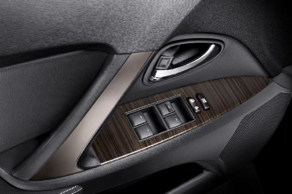     Франкфурт 2011 - обновената Toyota Avensis