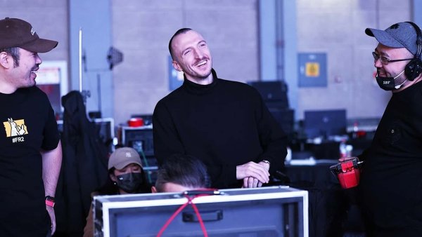 Още един китайски стартъп и още един немскоговорящ дизайнер. Това е Li Auto - нова, базирана в Пекин компания, която започна с хибридни модели, преди да се насочи към изцяло електрически автомобили, които са проектирани от Бенджамин Баум.

Макар и млад, германецът има дълъг опит в Porsche, където помогна за създаването на дизайна на сериите 911 (992). През 2022 г. Баум пристигна в Пекин, за да разработи SUV-овете Li Auto L7, L8 и L9.

Кариерата на Баум:  Li Auto (2022-), Porsche (2011-2020), Audi (2011).
