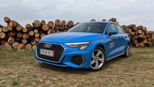 Близо 24 на сто спад на годишна база за премиум марката на Volkswagen, пазарният й дял се свива с две десети до 4.6%. 
