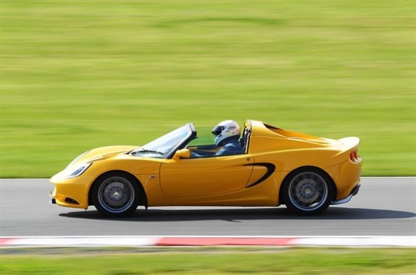 Кадри от конкурса Britain&rsquo;s Best Driver&rsquo;s Car 2010 на Аutocar. Победител е Porsche 911 GT3 RS.