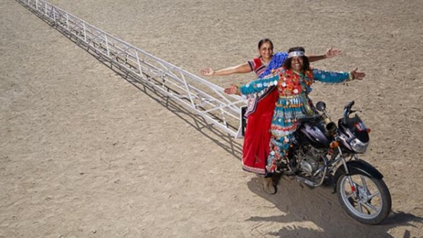 Най-дългият мотоциклет е с дължина 26,29 м и е създаден от индиезца Бхарат. Беше представен и измерен в езерото Лахота на 22 януари 2014 г. Мотоциклетът на Бхарат е с повече от 4 м по-дълъг от модела, който държеше рекорда дотогава . За да се увери, че този мотоциклет действително функционира, Бхарат го кара по пътя в продължение на 100 метра, без да поставя краката си на земята.
