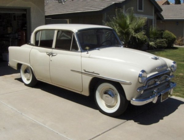 Моделът, който дебютира в Япония през 1955 г. започва да се внася в САЩ три години по-късно. Разработчиците обаче доста закъсняват, защото тогава в Америка царуват автомобилите с V8 и просторен интериор.