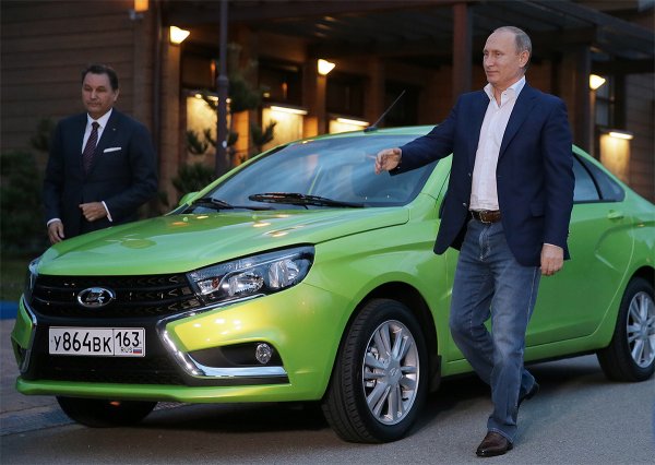 Серийният вариант на Vesta се появява година по-късно, като на официалното му представяне присъства лично президентът на Русия - Владимир Путин. Той дори подкарва колата, в която е и тогавашният президент на АвтоВАЗ - Бо Андерсон. Продажбите на модела стартират в края на годината, като той е оборудван с 1,6-литров бензинов двигател с мощност 106 к.с. и 5-степенна механична скоростна кутия.