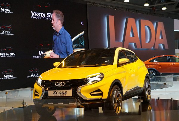 Изложението в Москва отново става основното събитие на годината, тъй като именно на него АвтоВАЗ представя основните си разработки. Сред тях е концептуалният кросоувър LafaXCode, разработен лично от Стив Матин и показващ бъдещия дизайнерския език на марката. От АвтоВАЗ обаче така и не разкриват, дали този модел някога ще се появи в серийно производство.

На същия автосалон руската компания представя още няколко прототипа - Lada Vesta Cross Concept в два варианта (седан и комби), Lada XRay Cross Concept,Lada Vesta Sport Concept и Lada XRay Sport Concept.