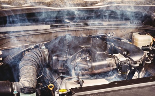 След продължителна експлоатация на автомобила, собствениците му вероятно ще се сблъскат с проблеми със запушен радиатор. Термостатът и (или) вентилаторът могат да се счупят, а течността за охлаждане на двигателя може да изтече, което ще нанесе сериозни повреди и ще се стигне до ремонт.