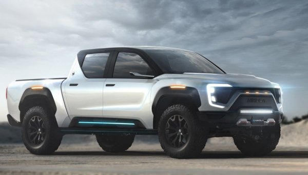 Акциите на американския производител на електромобили и водородни автомобили Nikola отново тръгнаха нагоре, след като по-рано се сринаха в резултат на доклад, изобличаващ компанията в измама. Въпросният доклад бе изготвен от Hindenburg - компания, която се занимаваше с къси продажби на акциите на Nikola и би извлякла непосредствена изгода от поевтиняването им. В него се казваше, че основателят на Nikola Тревър Милтън е излъгал за патенти и технологии, с които уж компанията разполагала. Милтън в отговор обвини Hindenburg, че просто се опитва да манипулира пазара. Инвеститорите явно му повярваха, защото книжата на Nikola възстановиха 6% от стойността си и причиниха 24 милиона долара загуби на замесените в къси продажби. 
