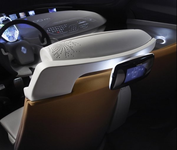 Седалките в Ondelios Concept са разположени на три реда. Така в купето безпроблемно се събират шестима пътници, като за всеки е предвидена отделна мултимедия.