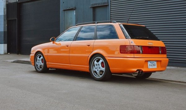 Porsche се възползва от предимствата на задвижването на всички колела quattro, подсили 2.2-литровия редови петцилиндров двигател с по-голям турбокомпресор, монтира огромни спирачки и подобри интериора с апетитни добавки като седалките Recaro. 17-цоловите джанти Porsche 964 Cup са близо до съвършенството. 
Не е най-мощният двигател, който Audi някога са произвеждали, но е може би най-харизматичният. Той е пряк наследник на редовите петцилиндрови двигатели, използвани от Audi в Световния рали шампионат през 80-те години.
