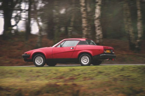 Със сигурност най-подходящият символ на некомпетентността на British Leyland е именно TR7, който трябваше да се превърне в универсалната спортна кола на фирмата. Triumph беше грозен, калпаво сглобен и предлаган с твърд покрив във време, когато хората искаха кабриолети. И това е без да се споменава ужасната 4-степенна скоростна кутия, която не можеше да се справи с мощността на двигателя. Компанията-производител се опита да коригира тази грешка с V8 мотор и с падащ покрив, но вече беше късно. Моментът беше изпуснат, а TR7 така и не реализира печалби, въпреки че от него са продадени 115 000 бройки.