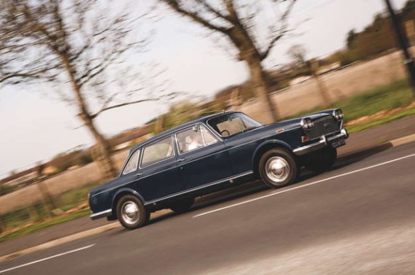 Този седан със странно име беше създаден по нареждане на шефа на BMC – Джордж Хариман, който вярваше, че полицията харесва модели като Austin Westminster и Wolseley 6/110 и ще прояви интерес към новия модел. Хариман обаче беше пропуснал факта, че на пазара излязоха модерният Rover P6 и Triumph 2000. Излизането на 3 Litre се забави заради проблеми с производство, което продължи само 2 години. И в крайна сметка седанът беше спрян през 1971 г.