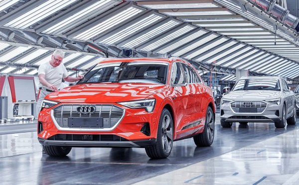 Данъци: В регионите Брюксел и Валония електромобилите се облагат с минималната ставка при придобиване (61.50 eвро) и с минималния местен данък (76 eвро плюс 10% от местната ставка). В региона Фландрия електромобилите са освободени и от двата данъка. 
Преки субсидии: няма

На снимката: заводът на Audi в Брюксел, където се прави електрическият e-tron