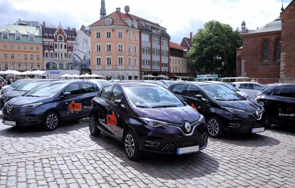 Данъци: Електромобилите са освободени от регистрационна такса и ДДС. Колите с парникови емисии под 50 г/км не плащат местен данък. 
Преки субсидии: няма