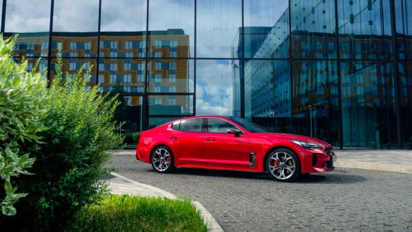 GT4, който бе представен в Детройт през 2014 г., стана предшественик на купето със задвижване на задните колела, чийто дизайн е вдъхновен от бутилка на световноизвестна марка газирана напитки.
