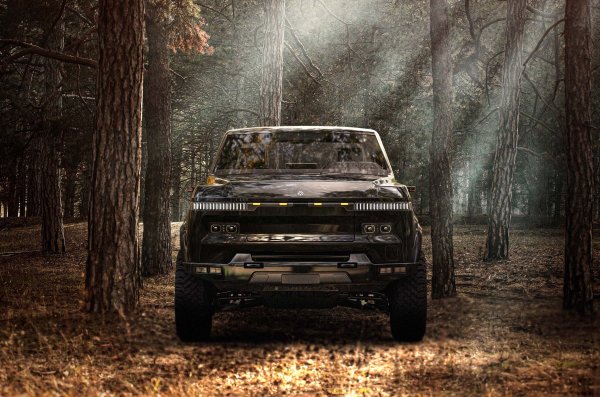 За рекламата на XT компанията използва слогана: "Това е всичко, което трябва да бъде един пикап". Пътният просвет е 305 мм, но допълнителен всъдеходен пакет го увеличава до 381 мм. Товароподемността на XT варира от 454 до 2268 кг., а теглото на тегления прицеп (ремарке или каравана) може дабъде от 2722 до 15 876 кг. Горе-долу толкова тегли и Ford F-450.
