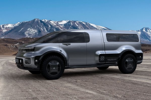 С едно зареждане T/ONE ще изминава до 480 км, като освен с основна батерия електромобилът разполага и със слънчеви панели. Приборен панел и дисплей на мултимедията няма, като вместо тях може да се използва смартфон или таблет.
