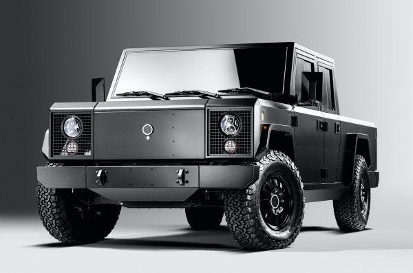 Bollinger прилича на стар Land Rover, но струва повече от нов Mercedes-Benz G-Class. В основата на всъдехода е платформа от алуминий, като постоянният пътен просвет е 381 мм. Той обаче може да се променя и варира от 254 до 508 литра. През цялата дължина на пикапа и "тунел", в който могат да се поставят товари с дължина над 5 метра.
