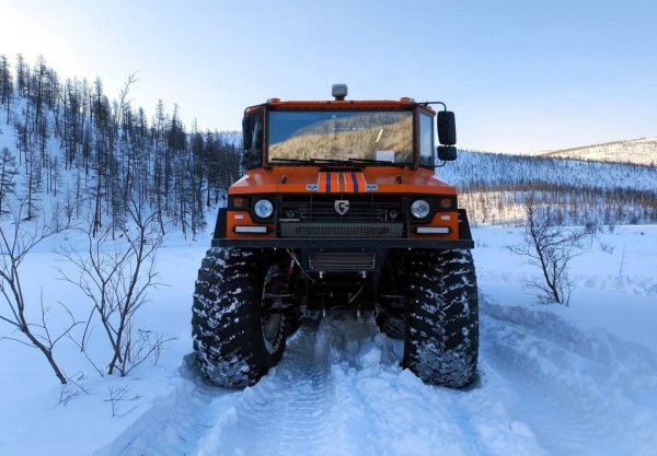 Бурлак е дълъг 7.38 метра, широк е 2.90 и е висок 3.20. Товароподемността му е 3 тона (при твърда настилка). Задвижването е постоянно 6х6, пътният просвет е впечатляващите 75 сантиметра. Геометричната проходимост на тази машина е фантастична - ъгълът на атака отпред е 75 градуса!
