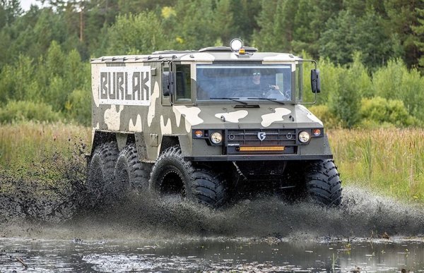 Собствени разработки на компанията от Курган са трансферната кутия и редукторите на колелата. Взети заедно, те осигуряват удивителното предавателно число от 12, което позволява да пълзите на първа предавка със скорост 1.5 километра в час. Единственият минус, както признават самите създатели, е, че механизмите са доста шумни. Досега нито един голям завод не е пожелал да се нагърби с толкова малка поръчка за производството на компонентите, но с ускоряването на продукцията това вече ще е възможно. 
