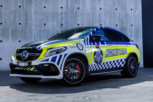 Преди около четири години австралийската полиция реши да се обърне към Mercedes, за да поръча GLE. Но не просто някакъв обикновен GLE. Това беше най-спортната версия: каросерия купе и двигател AMG 63 S. Това се равнява на мощност 585 к.с. 
